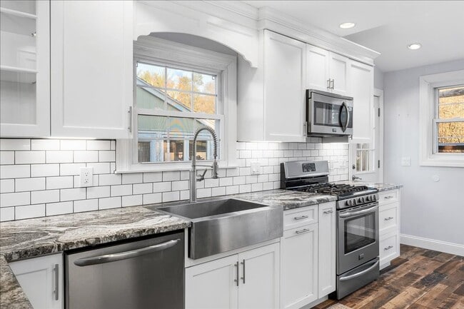 Building Photo - Updated Single Family Rental in White Plains