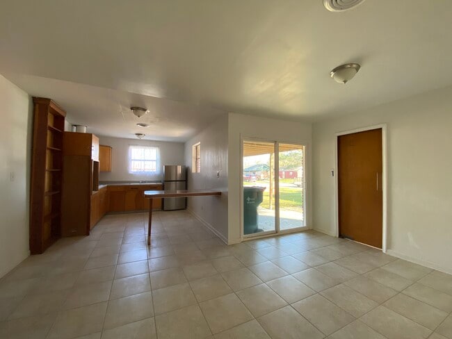 Building Photo - 1029 Terry St