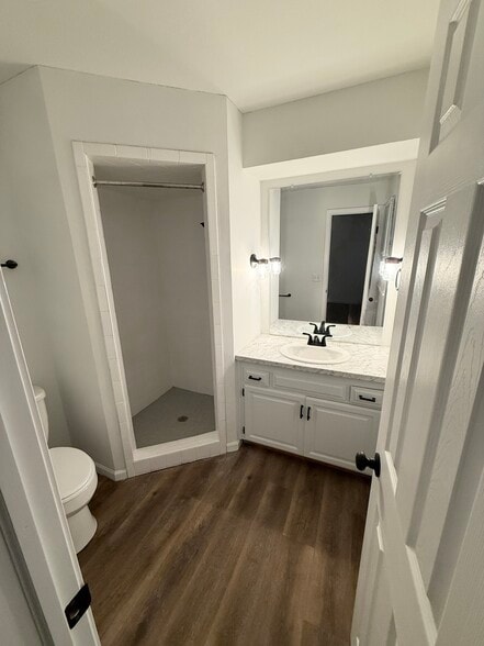 Primary bathroom - 1522 E Camino Alto St