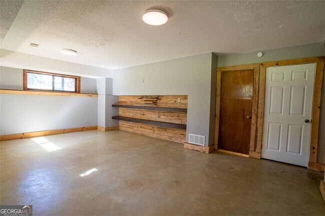 Building Photo - 1540 Magnolia Pl