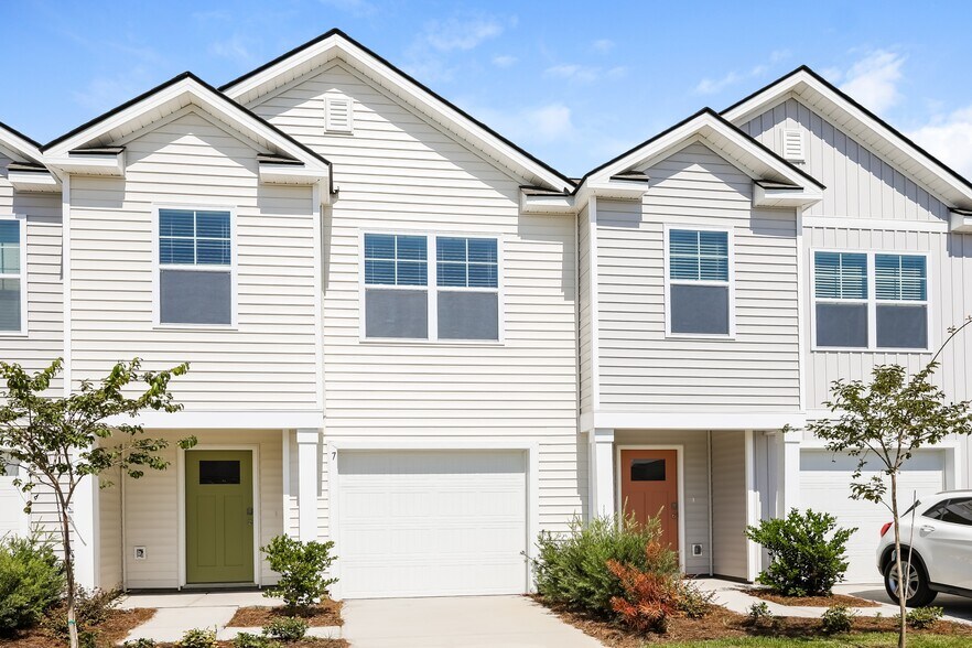 Building Photo - 7 Striker Rd