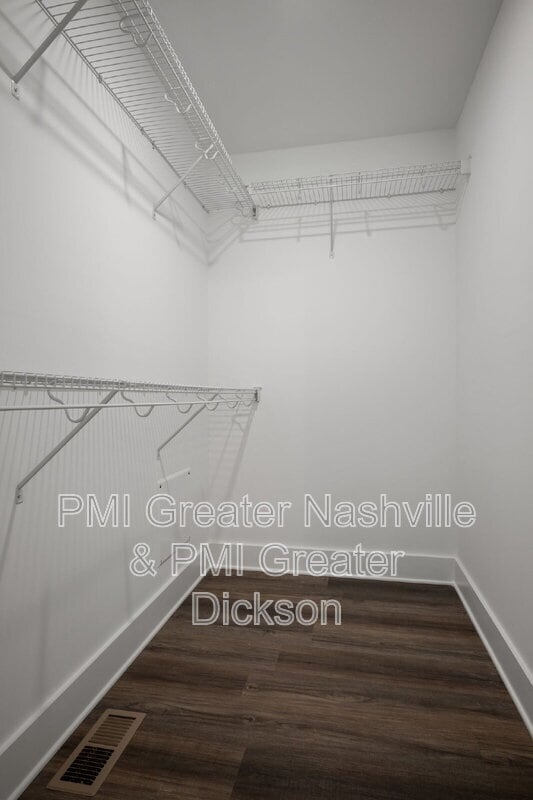 Building Photo - 3005 Longview Court