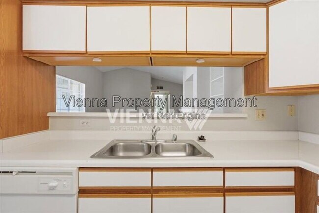 Building Photo - 885 Halidon Way