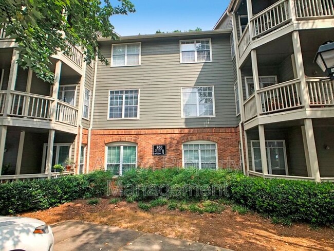 Building Photo - 807 McGill Park Ave NE