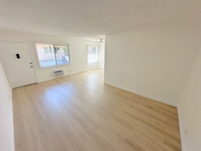 Building Photo - Highly updated 1bd/1ba in Canoga Park, Chatsworth adjacent! Parking included