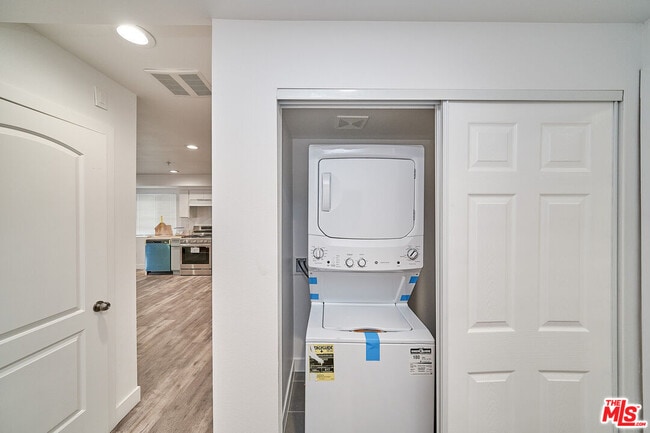 Building Photo - 603 W 41st Pl