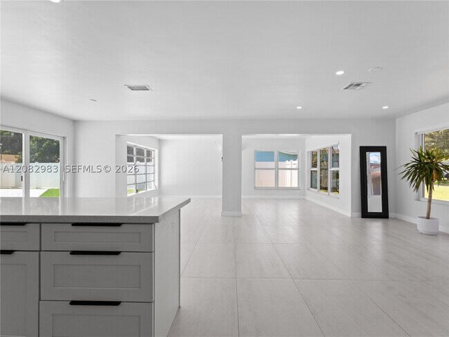 Building Photo - 421 S 56th Terrace