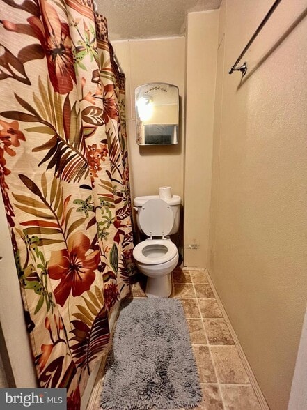 Bathroom - 1405 Cotton St