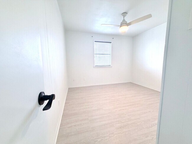 Building Photo - Stylish Two-Story Duplex with Loft, Fireplace & Private Backyard in New Braunfels!