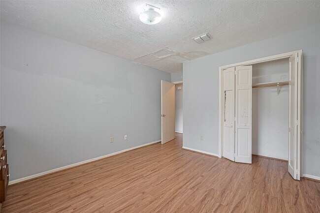Building Photo - 9403 Vickijohn Dr