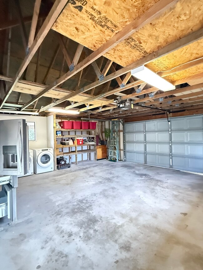 Building Photo - 68-3553-3553 Malina St
