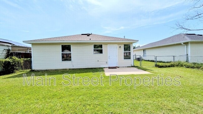Building Photo - 424 Pine Crescent Way
