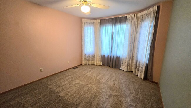Building Photo - 305 Holbrook St