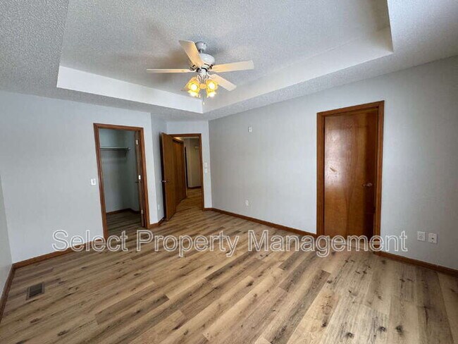 Building Photo - 829 Willen Ln