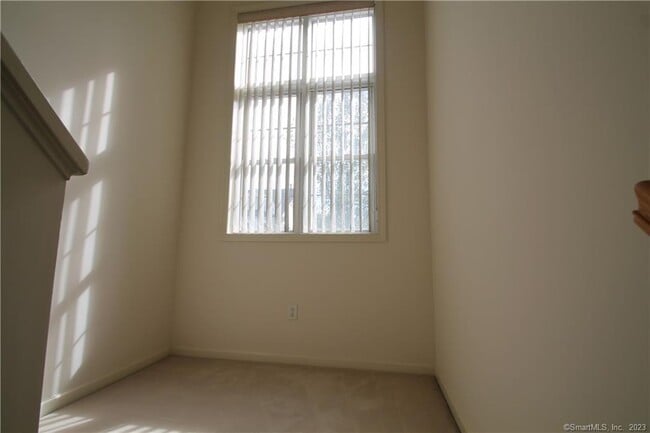 Building Photo - 1407 Larson Dr