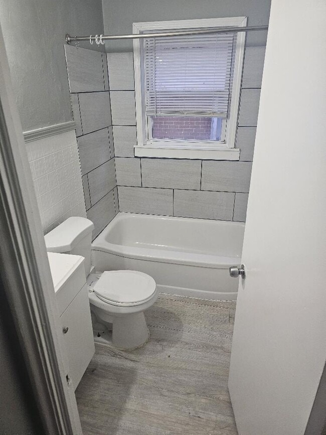 Building Photo - 18417 Glastonbury Rd