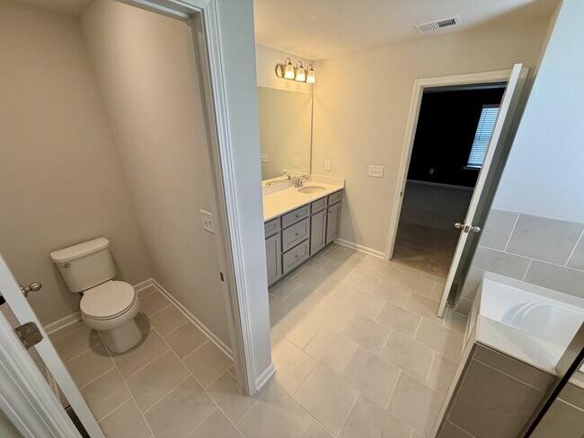 Building Photo - 540 Teversham Dr