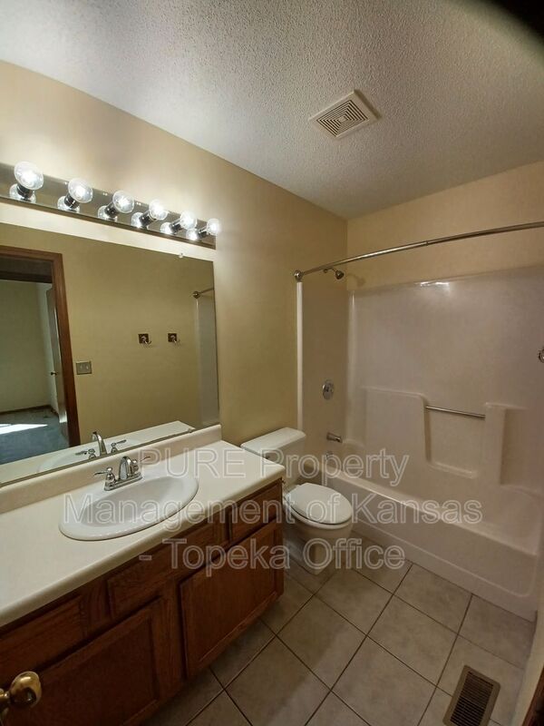 Building Photo - 6308 SW 27th St