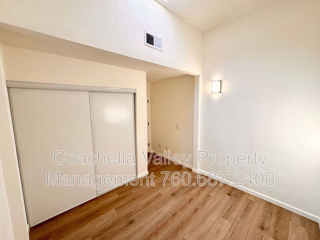 Building Photo - 41595 Navarre Ct