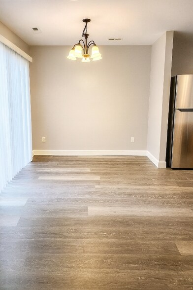 Building Photo - 419 Wild Oak Dr