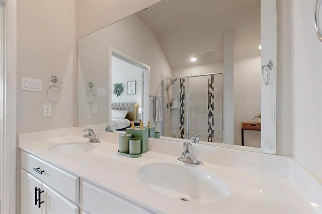 Building Photo - 512 Bronze Forest Dr