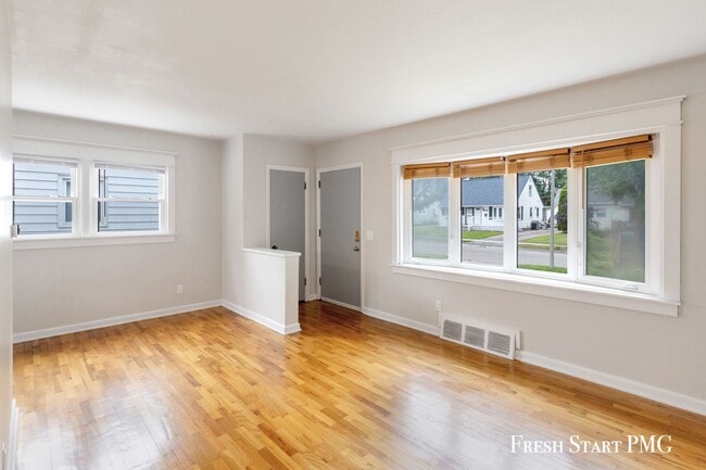 Building Photo - Updated 3 Bedroom Home