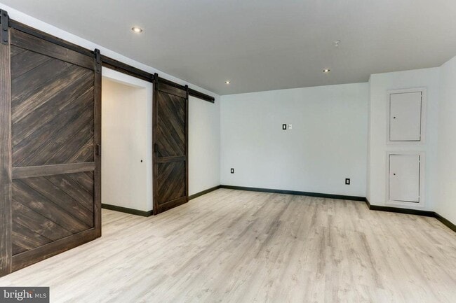 Building Photo - 9197 Carriage House Ln