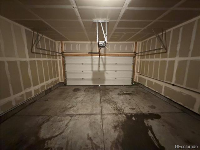 Building Photo - 10565 Paris St