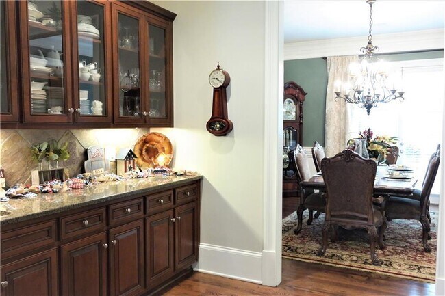 Building Photo - 3475 Roxboro Rd NE