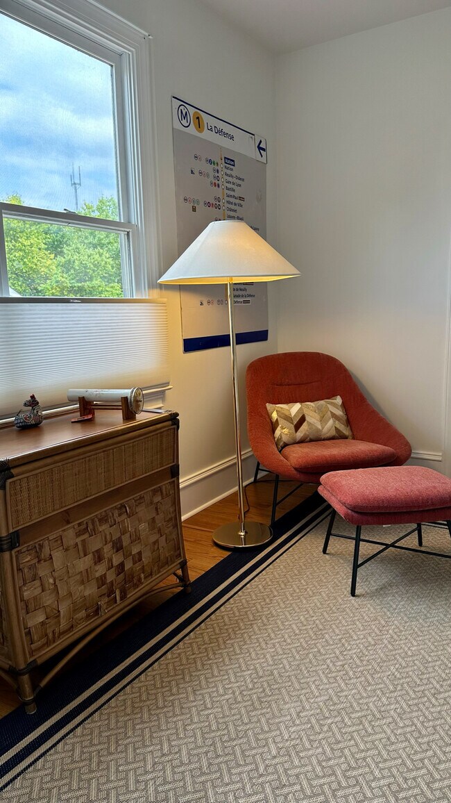 Building Photo - 64 Daniel St SE