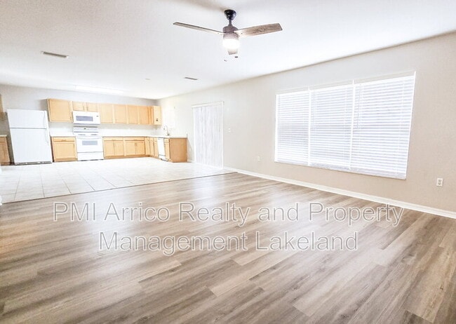 Building Photo - 6955 Lake Eaglebrooke Dr