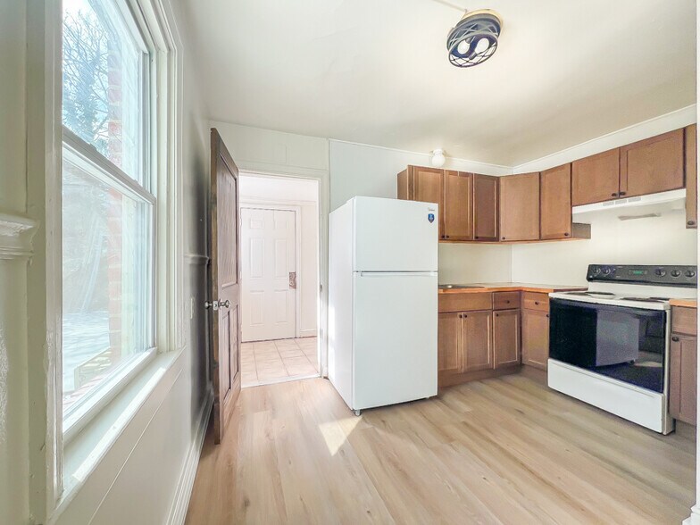 Building Photo - 1006 Greystone Ave