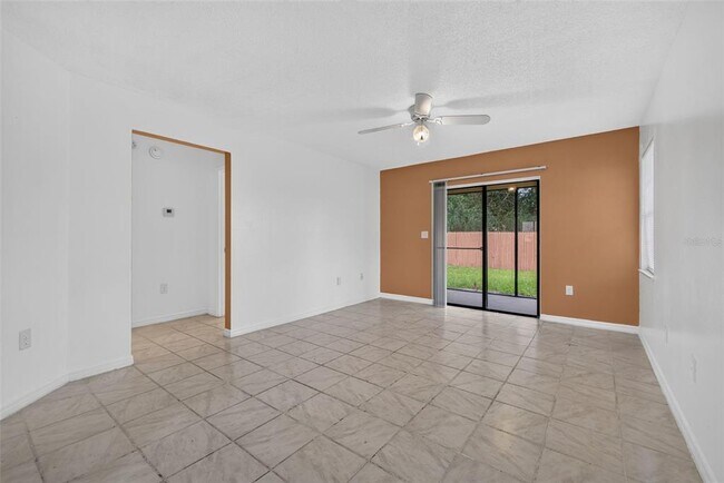 Building Photo - 658 Royalty Ct
