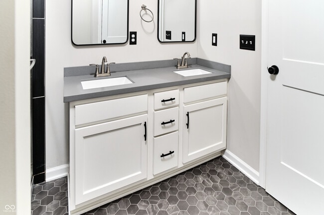 Building Photo - 730 N East St