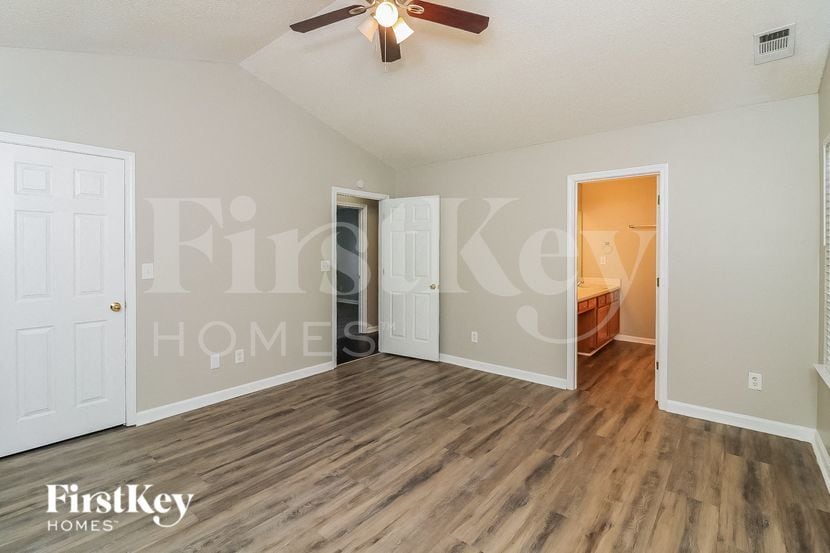 Building Photo - 10 Easton Trce