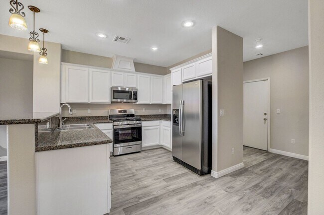 Building Photo - 7465 Poppy Hills Ct