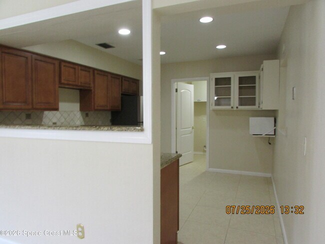 Building Photo - 211 W Laila Dr