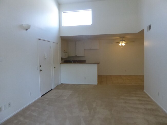 Building Photo - 1 Bedroom Condo in Canyon Country!