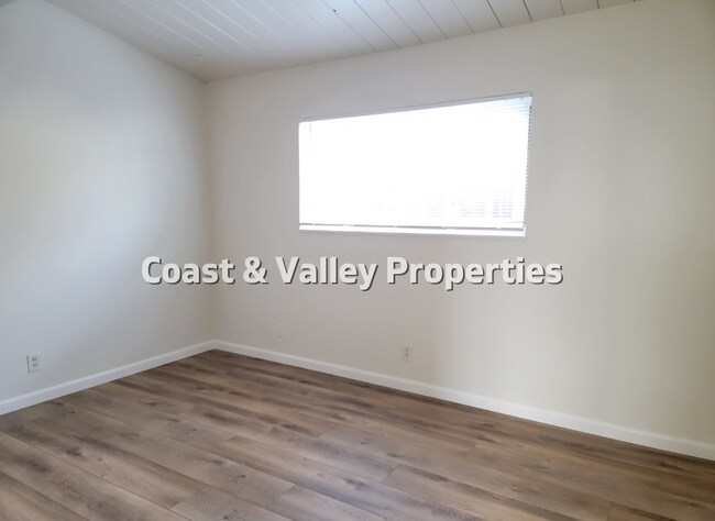 Building Photo - 1085 Sharon Dr