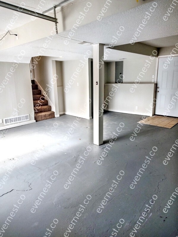 Building Photo - 210 Brookview Dr