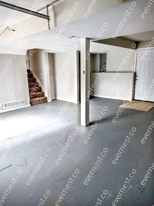 Building Photo - Charming 4-Bedroom Home with Garage / Pet-...
