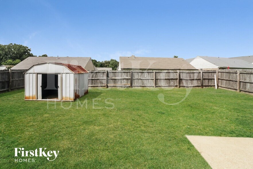 Building Photo - 1836 Roy Dr