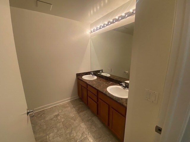 Master bath - 1629 S Prairie Ave