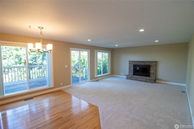 Building Photo - 4Bd/3.5Ba Bellevue Home