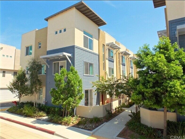 Building Photo - 5772 Acacia Ln