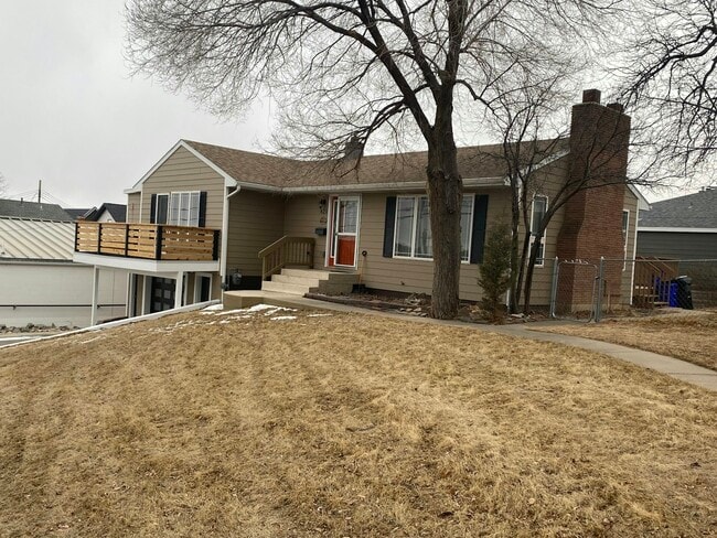 Building Photo - 821 Flormann St