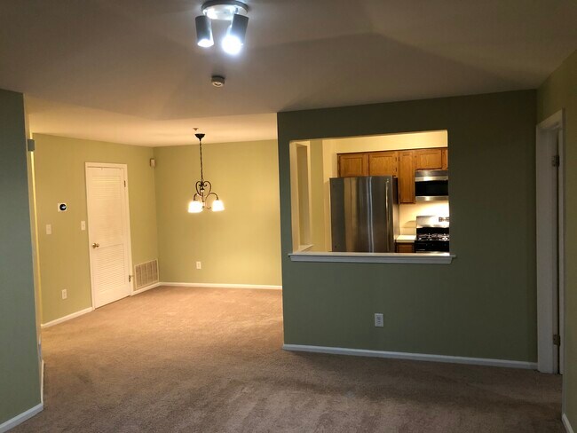 Building Photo - 433 Waterford Dr