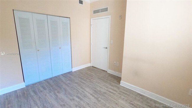 Building Photo - 400 SW 2nd St