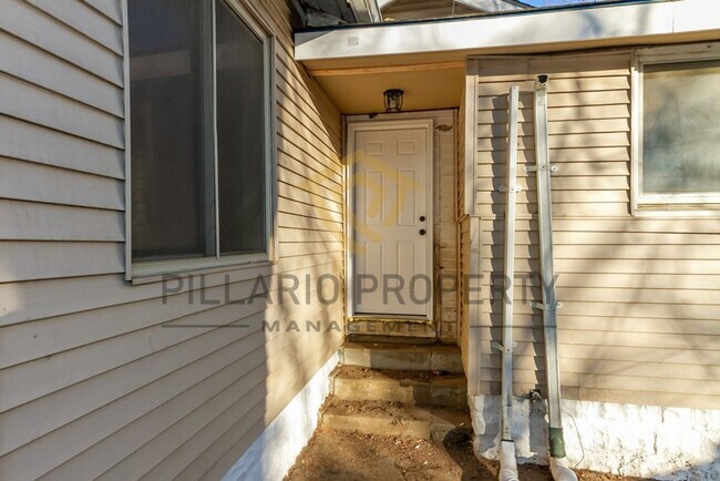 Building Photo - Charming 3-Bedroom Bungalow Near Garfield ...