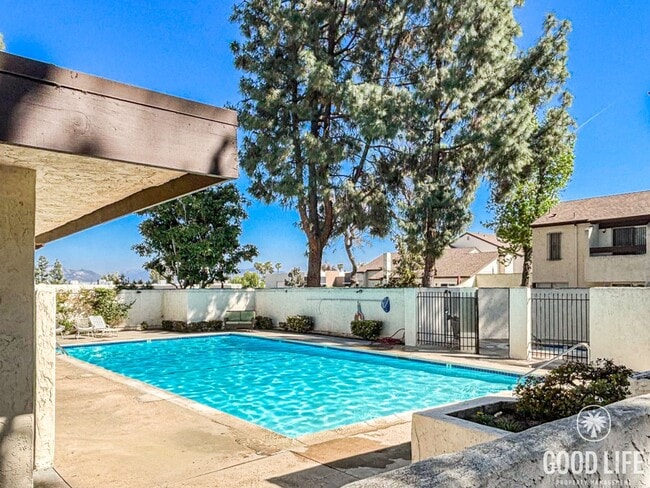 Building Photo - Stunning 3BD/2.5BA Townhouse in El Cajon W/ Central A/C, W/D, 2 Balconies, & Community Pool/Spa!